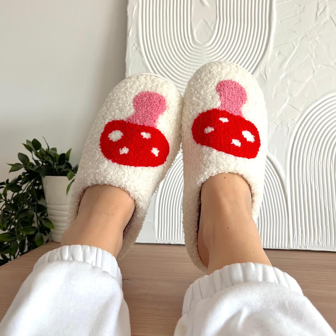 Pluche Pantoffels met Hartjesmotief - Warme Zachte Slippers voor Binnen - Gezellige Huisschoenen met Antislip Zool - Comfortabele Damesslippers Winter | Sansoti