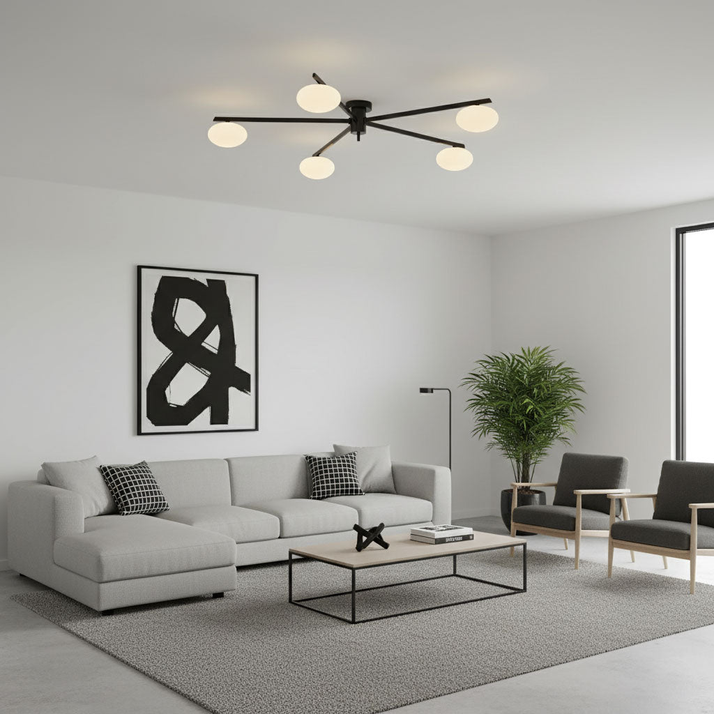 Deckenleuchte mit ovalen Glaskugeln und schlanken Armen – modernes, flaches Design für niedrige Decken in Schwarz oder Messing – G9-Fassung – Konfigurationen mit 3, 5 oder 6 Leuchtenköpfen | Sansoti