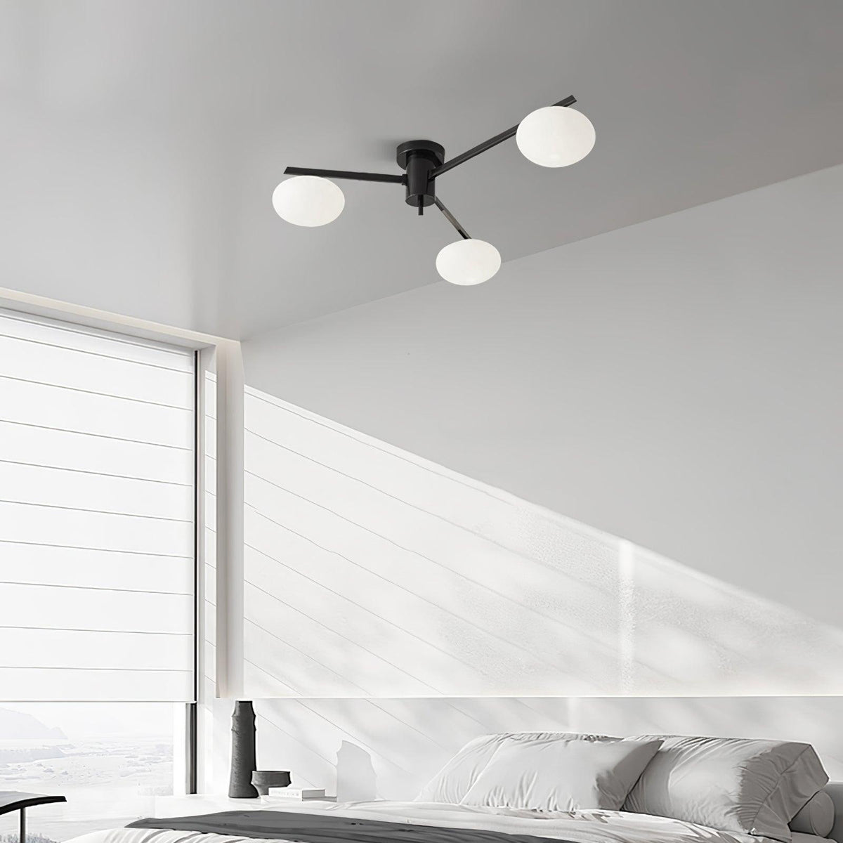 Deckenleuchte mit ovalen Glaskugeln und schlanken Armen – modernes, flaches Design für niedrige Decken in Schwarz oder Messing – G9-Fassung – Konfigurationen mit 3, 5 oder 6 Leuchtenköpfen | Sansoti
