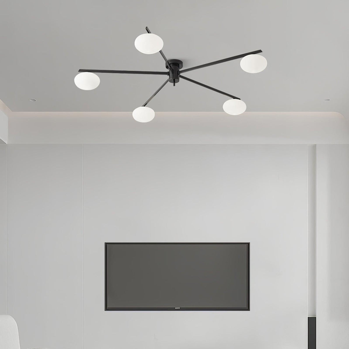 Deckenleuchte mit ovalen Glaskugeln und schlanken Armen – modernes, flaches Design für niedrige Decken in Schwarz oder Messing – G9-Fassung – Konfigurationen mit 3, 5 oder 6 Leuchtenköpfen | Sansoti