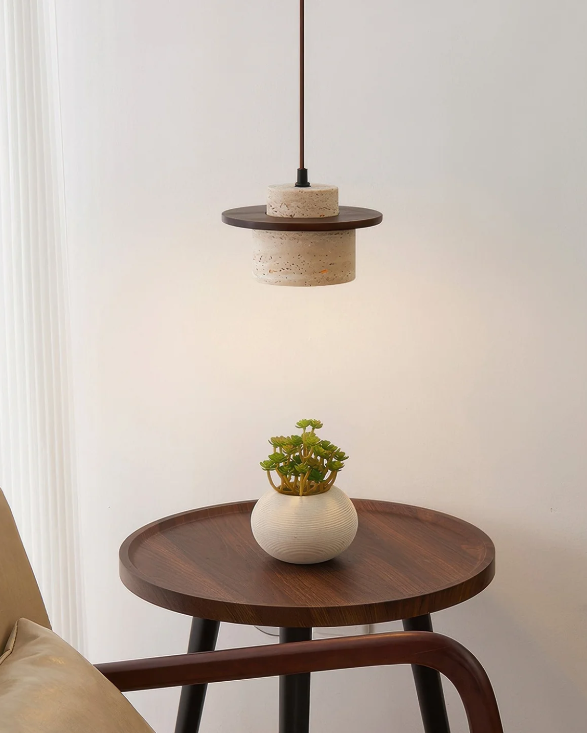 Suspension en pierre naturelle travertin avec accent noyer design moderne | Sansoti