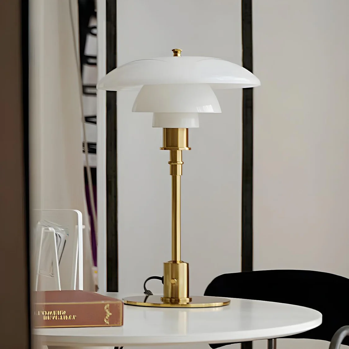 Skandinavische Glastischlampe mit warmem Licht und minimalistischem Design | Sansoti