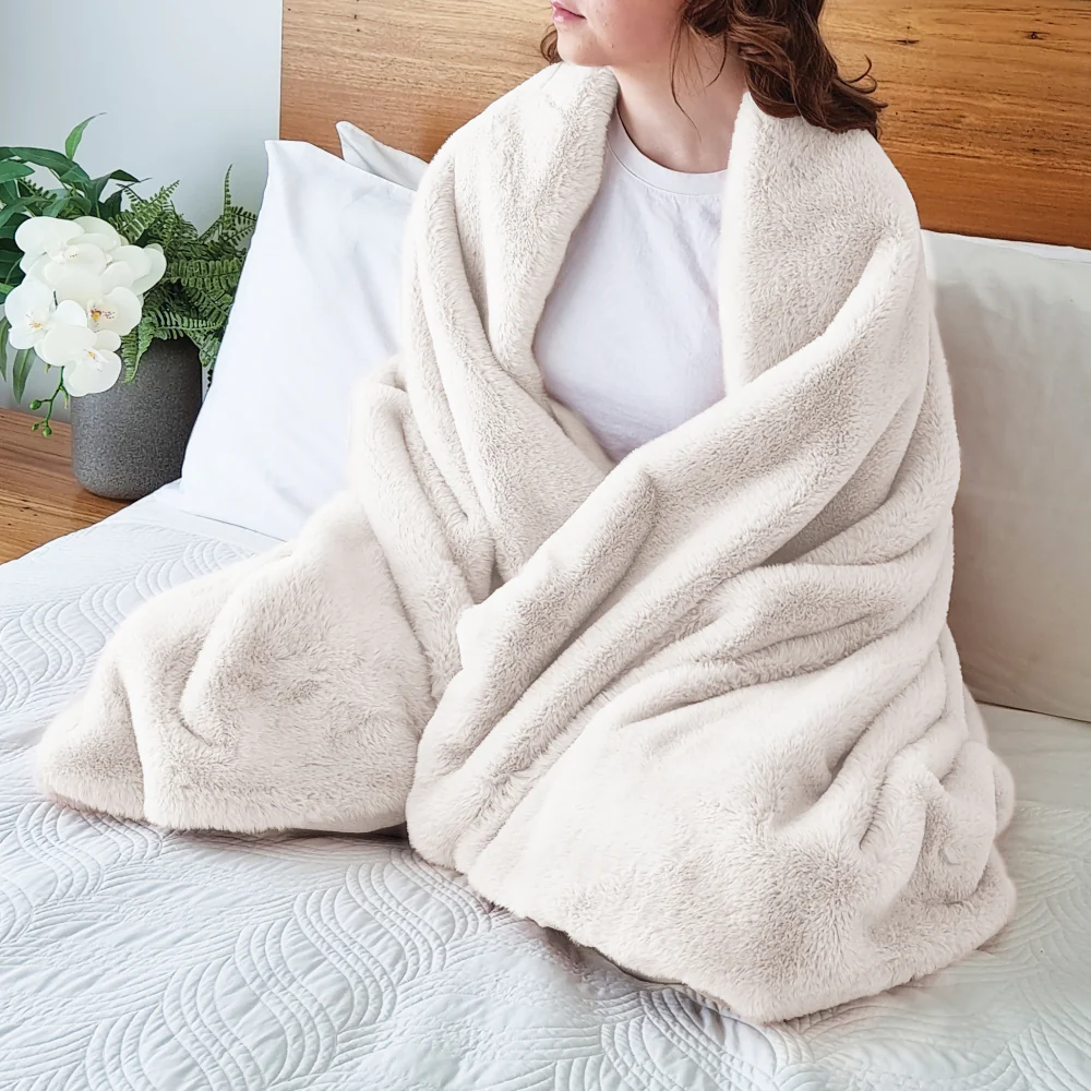 Ivory Faux Fur Throw 130x160 cm Polyester Microfiber Reversible Blanket Soft Living Room Bedroom | Sansoti