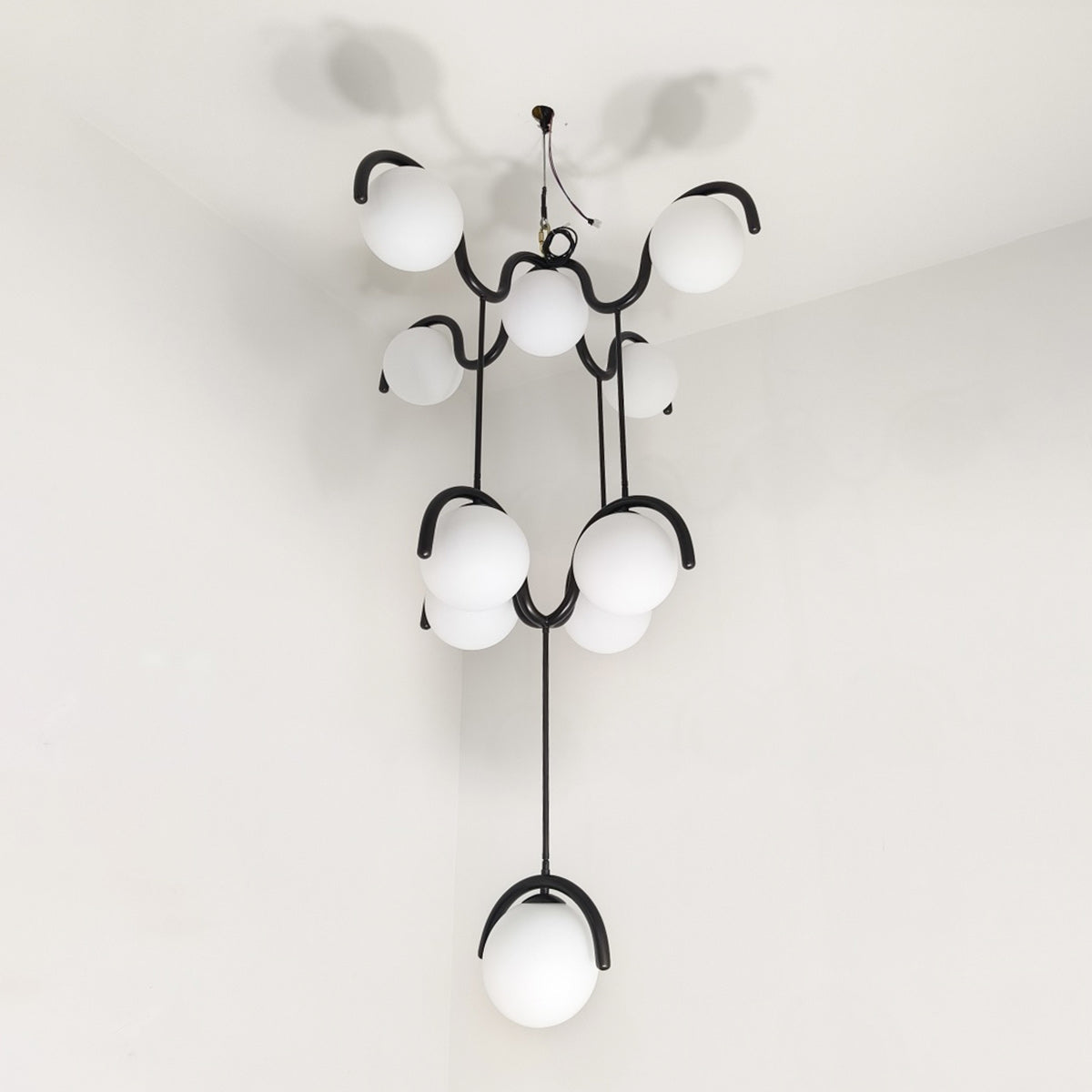 Moderner Kronleuchter mit Messing und Glas – Künstlerische Beleuchtung für Ess- und Wohnzimmer | Sansoti