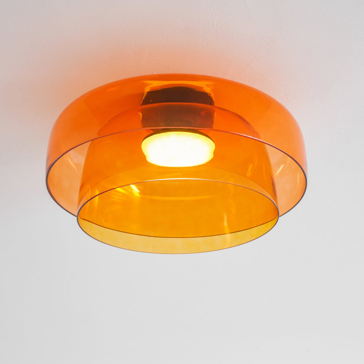 Lagen Plafondlamp met Glazen Schijven | Warm Getint Glas | Scandinavische Elegantie | Subtiel Gelaagd Licht | Moderne Plafondverlichting | Dimbare Versie Beschikbaar | Design Plafondlamp | Meerlaags Glasdesign | Natuurlijk Lichtgevoel | Sansoti