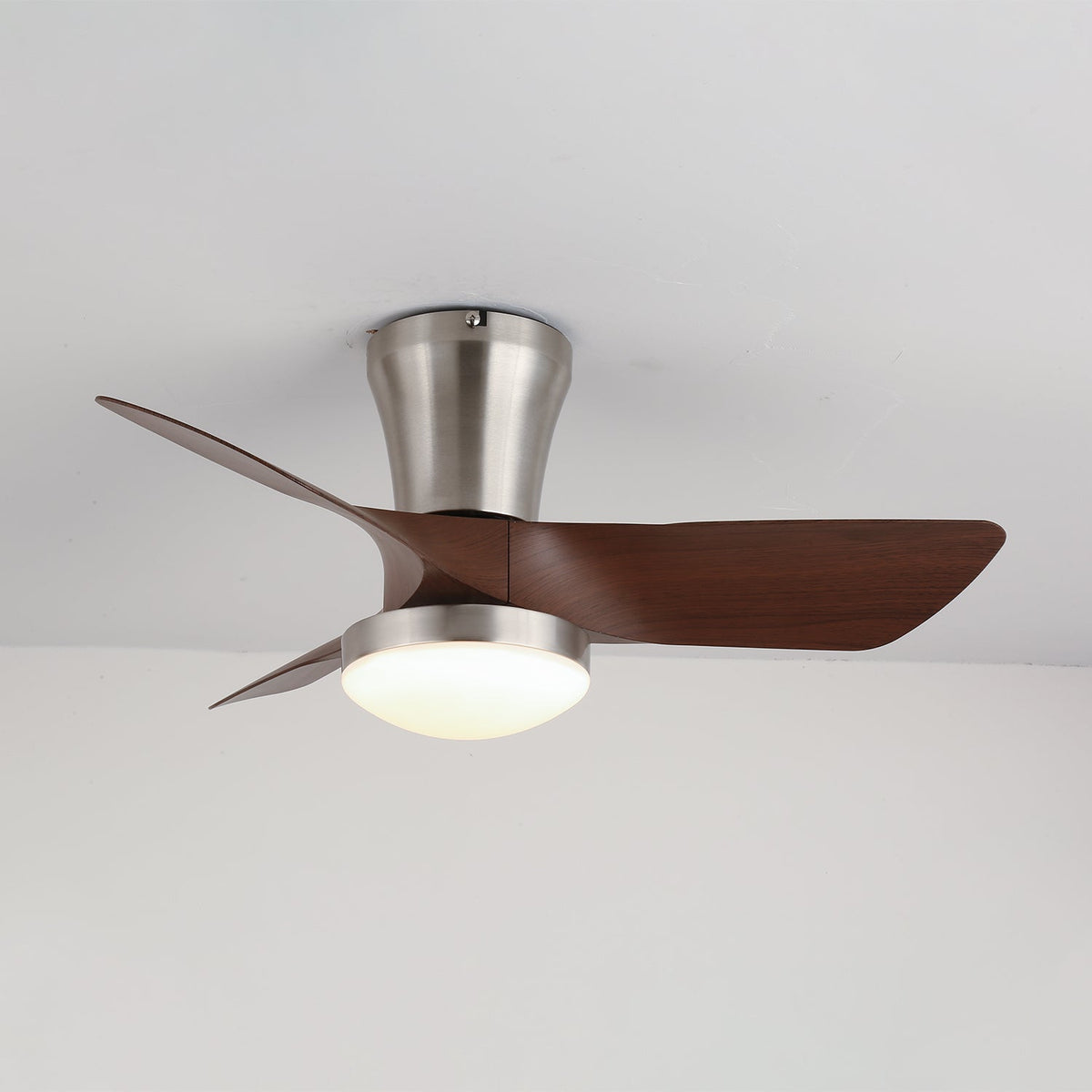 Moderner Holz-Deckenventilator Trivon mit integrierter Beleuchtung – Einstellbare Geschwindigkeit & Fernbedienung | Sansoti