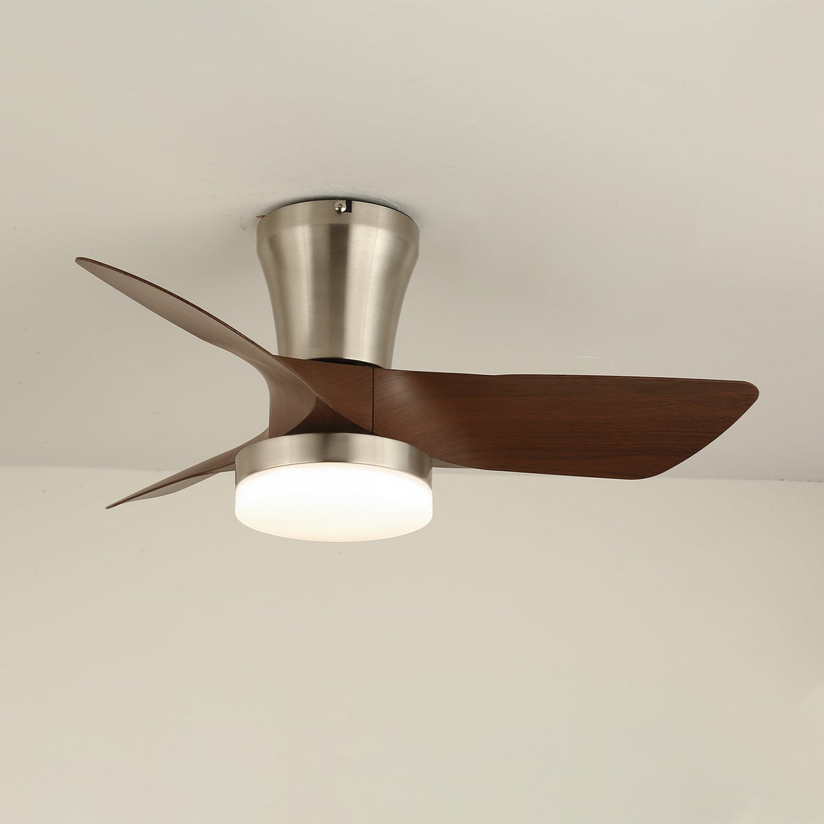 Moderner Holz-Deckenventilator Trivon mit integrierter Beleuchtung – Einstellbare Geschwindigkeit & Fernbedienung | Sansoti