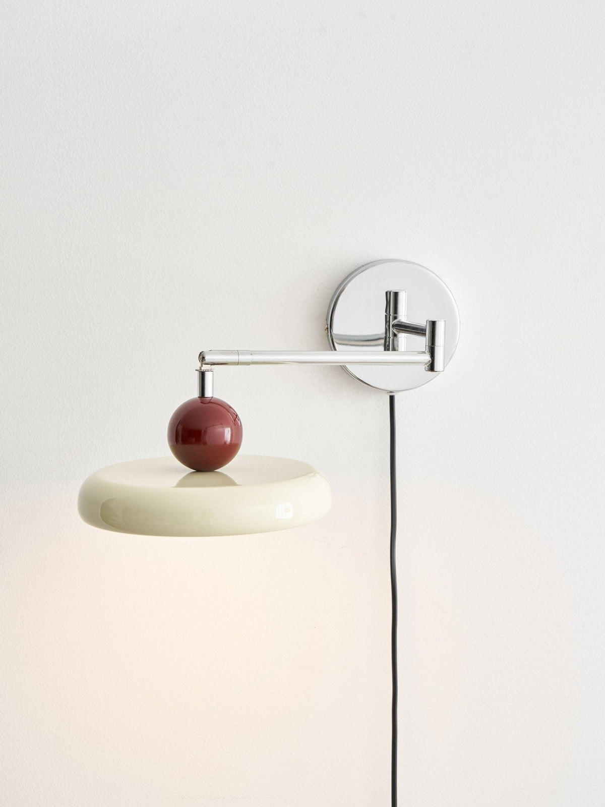 Round Plug-In Wall Light – Scandinavian Design with Integrated LED and 3 Color Temperatures | Sansoti