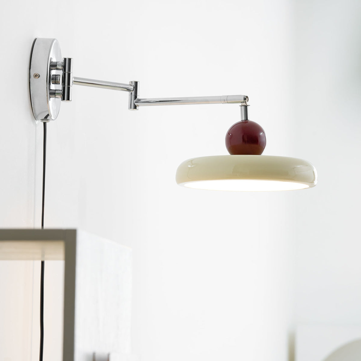 Round Plug-In Wall Light – Scandinavian Design with Integrated LED and 3 Color Temperatures | Sansoti