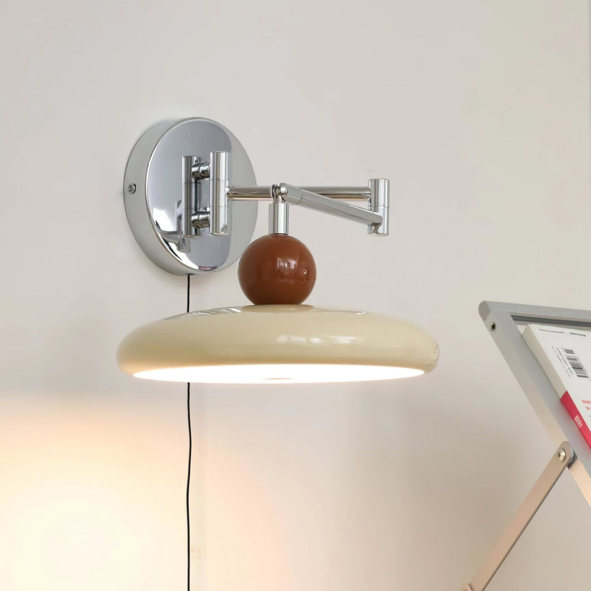 Round Plug-In Wall Light – Scandinavian Design with Integrated LED and 3 Color Temperatures | Sansoti