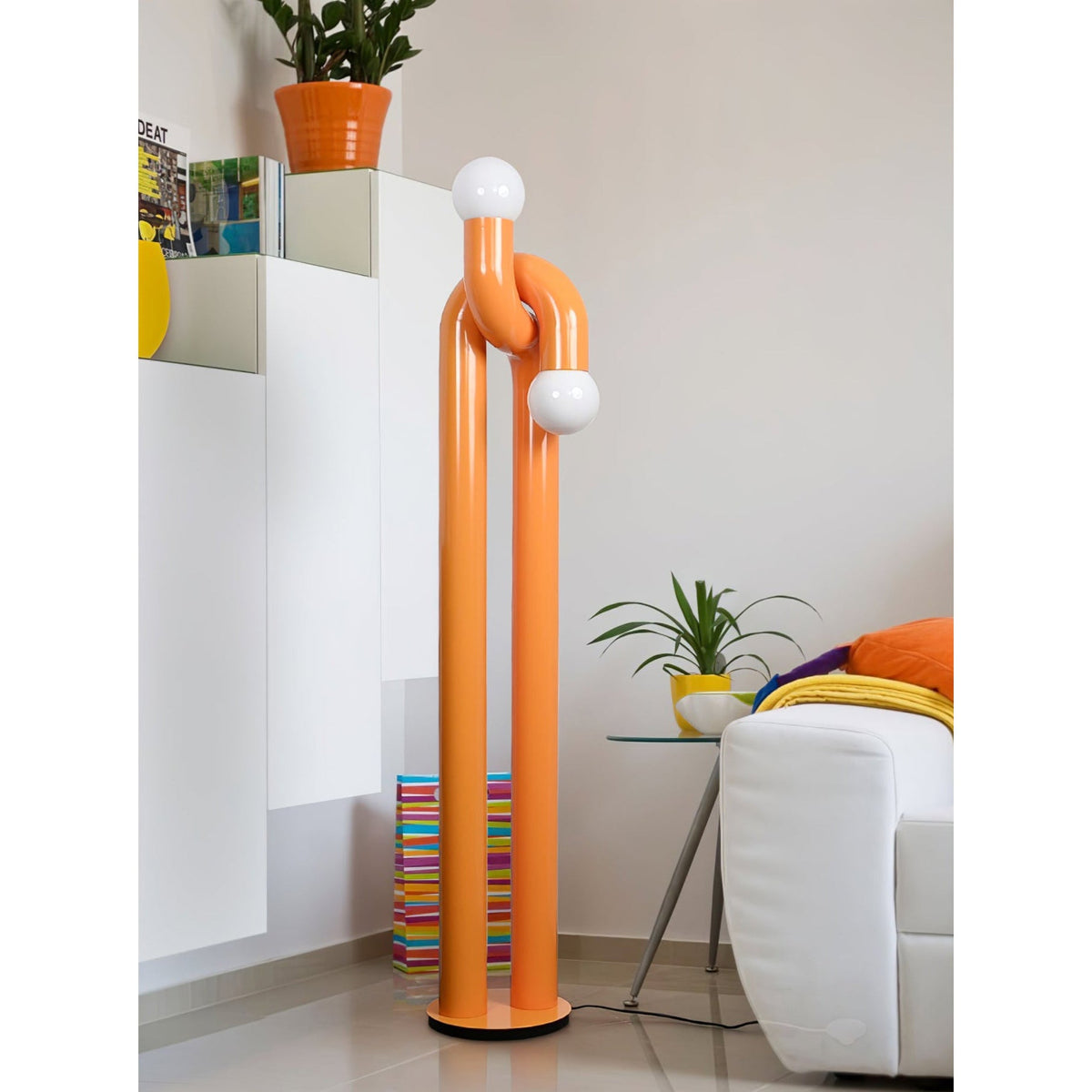 Moderne Steh-Bogenlampe mit zwei Glaskugeln – dekorative Doppelbeleuchtung für Wohnzimmer | Sansoti