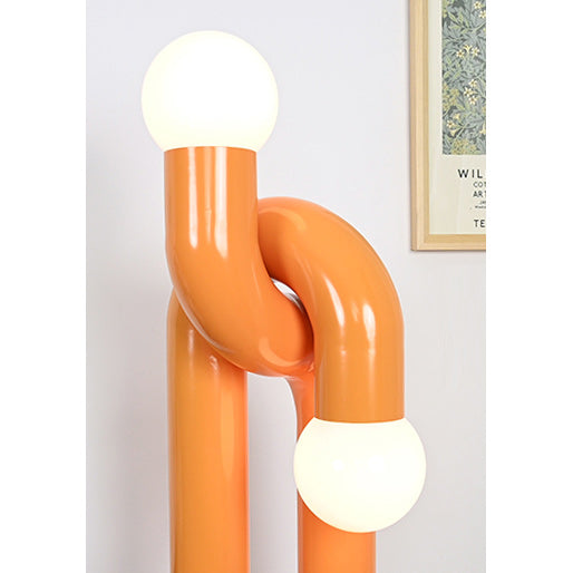 Moderne Steh-Bogenlampe mit zwei Glaskugeln – dekorative Doppelbeleuchtung für Wohnzimmer | Sansoti