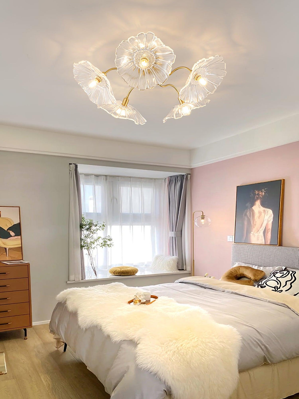 Glass Ceiling Lamp with Leaf Motif – 3, 5 or 6 Light Points – Golden Fixture with Clear or Pink Frosted Glass | Sansoti