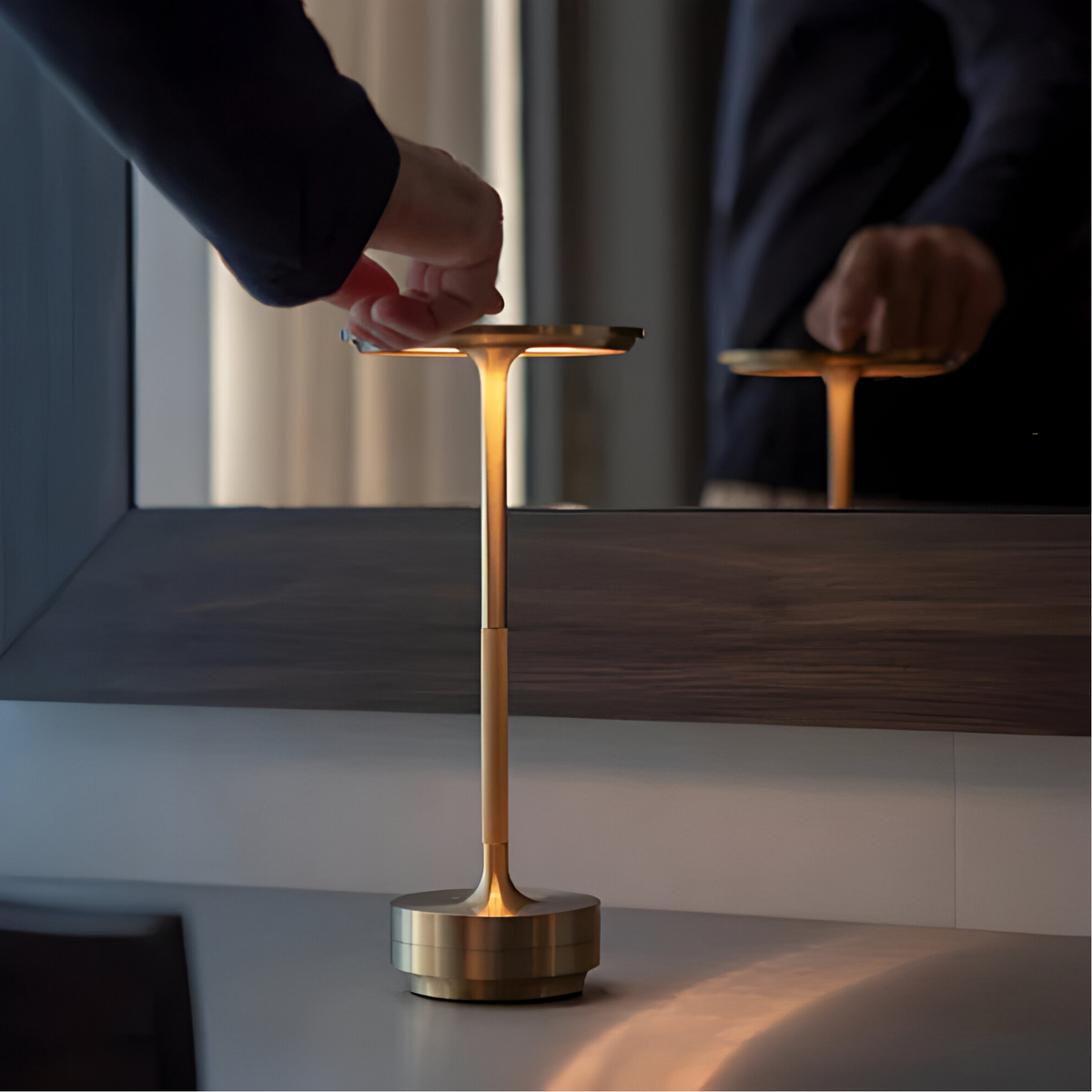 Wireless Table Lamp with Touch Dimming – Luxury Rechargeable LED Table Lamp, Cordless & Ambient Lighting for Living Room and Bedroom
