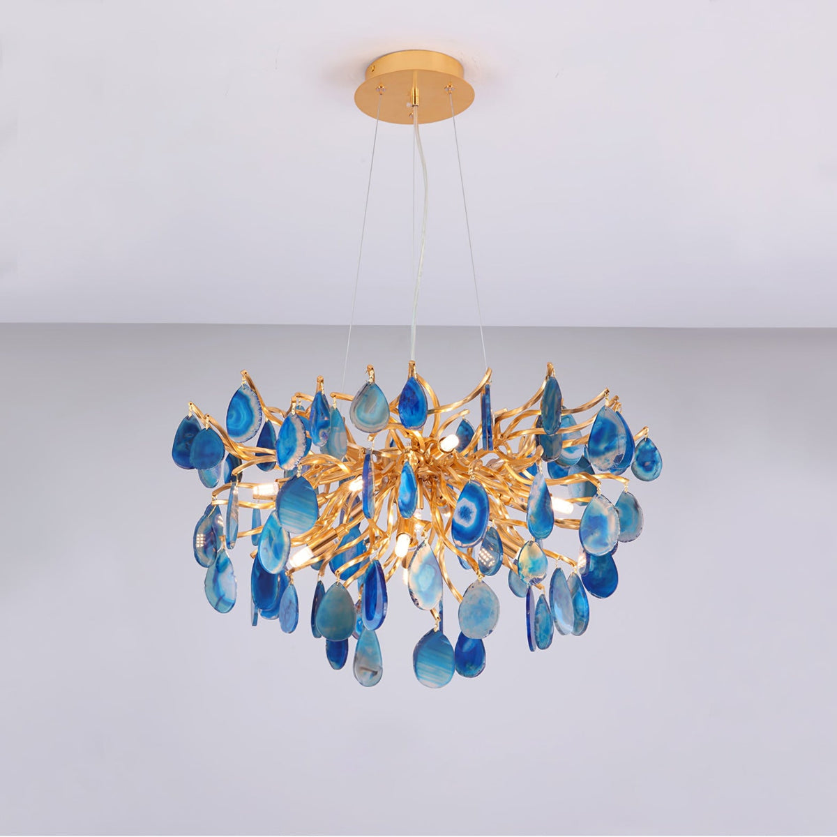 Lustre en agate pierre naturelle avec boîtier en métal doré – Disques taillés à la main finition or chaud 8 ou 9 points lumineux Éclairage de plafond de luxe pièce maîtresse exclusive | Sansoti