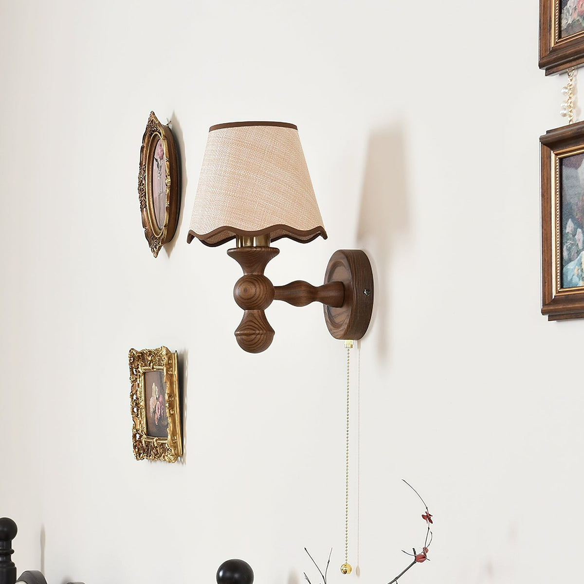Wall Lamp with Wavy Fabric Shade – Walnut and Beige Vintage Wall Lighting for Bedroom and Hallway | Sansoti