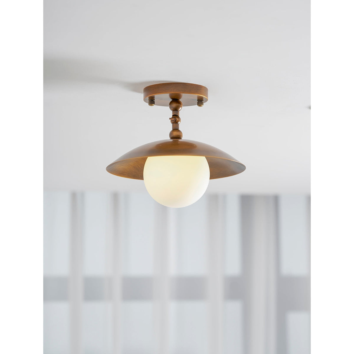 Plafondlamp met Glazen Kap en Messing Afwerking 25,5 cm Luxe Sierverlichting voor Hal Gang en Woonkamer | Sansoti