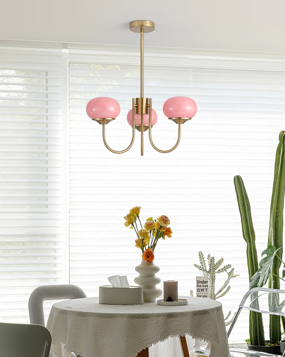 Glas Kronleuchter mit rosa, weißen oder cremefarbenen Kugeln und goldenem oder chromfarbenem Gestell, moderner Design-Kronleuchter mit 3 oder 5 Lichtpunkten für Wohnzimmer und Esszimmer | Sansoti