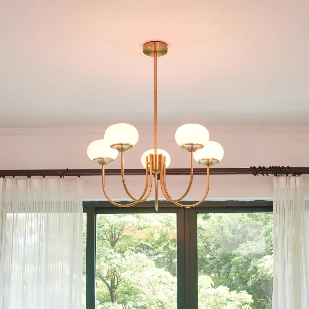 Glas Kronleuchter mit rosa, weißen oder cremefarbenen Kugeln und goldenem oder chromfarbenem Gestell, moderner Design-Kronleuchter mit 3 oder 5 Lichtpunkten für Wohnzimmer und Esszimmer | Sansoti