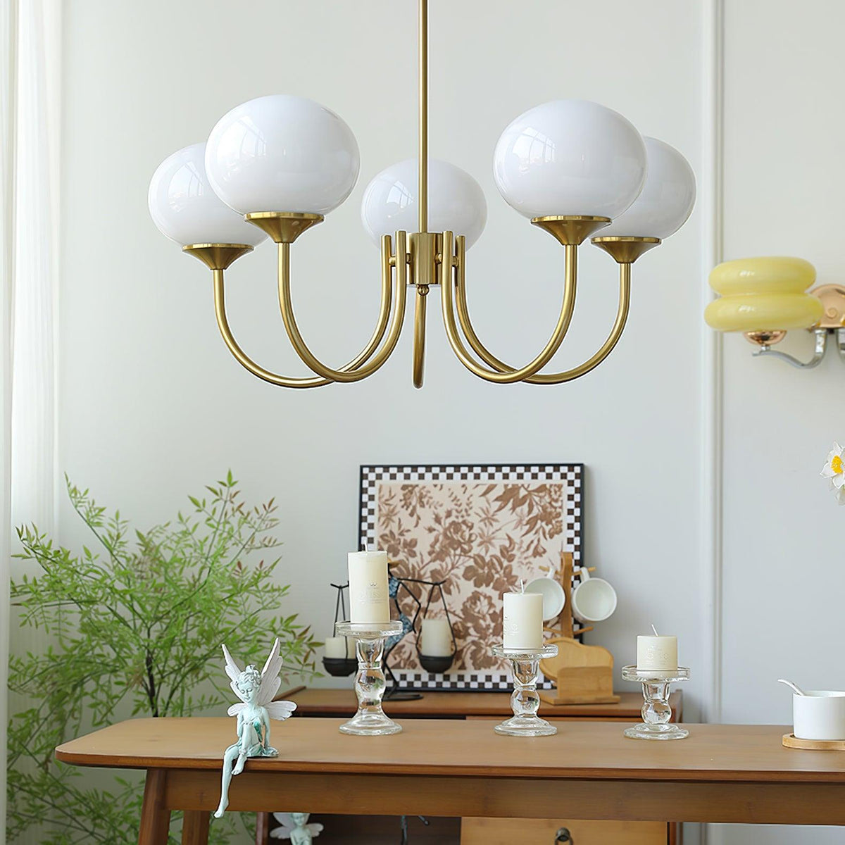 Glas Kronleuchter mit rosa, weißen oder cremefarbenen Kugeln und goldenem oder chromfarbenem Gestell, moderner Design-Kronleuchter mit 3 oder 5 Lichtpunkten für Wohnzimmer und Esszimmer | Sansoti