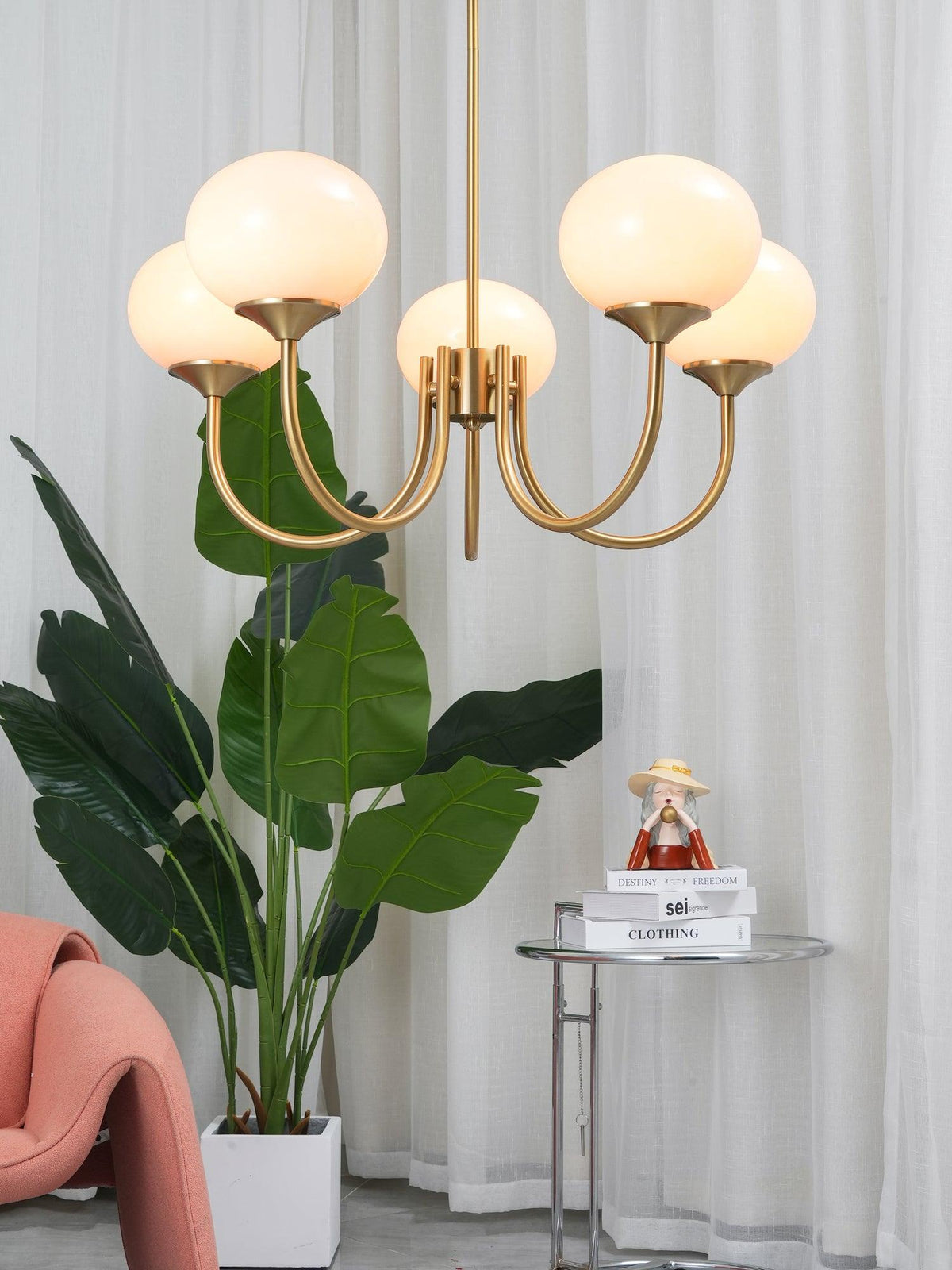 Glas Kronleuchter mit rosa, weißen oder cremefarbenen Kugeln und goldenem oder chromfarbenem Gestell, moderner Design-Kronleuchter mit 3 oder 5 Lichtpunkten für Wohnzimmer und Esszimmer | Sansoti