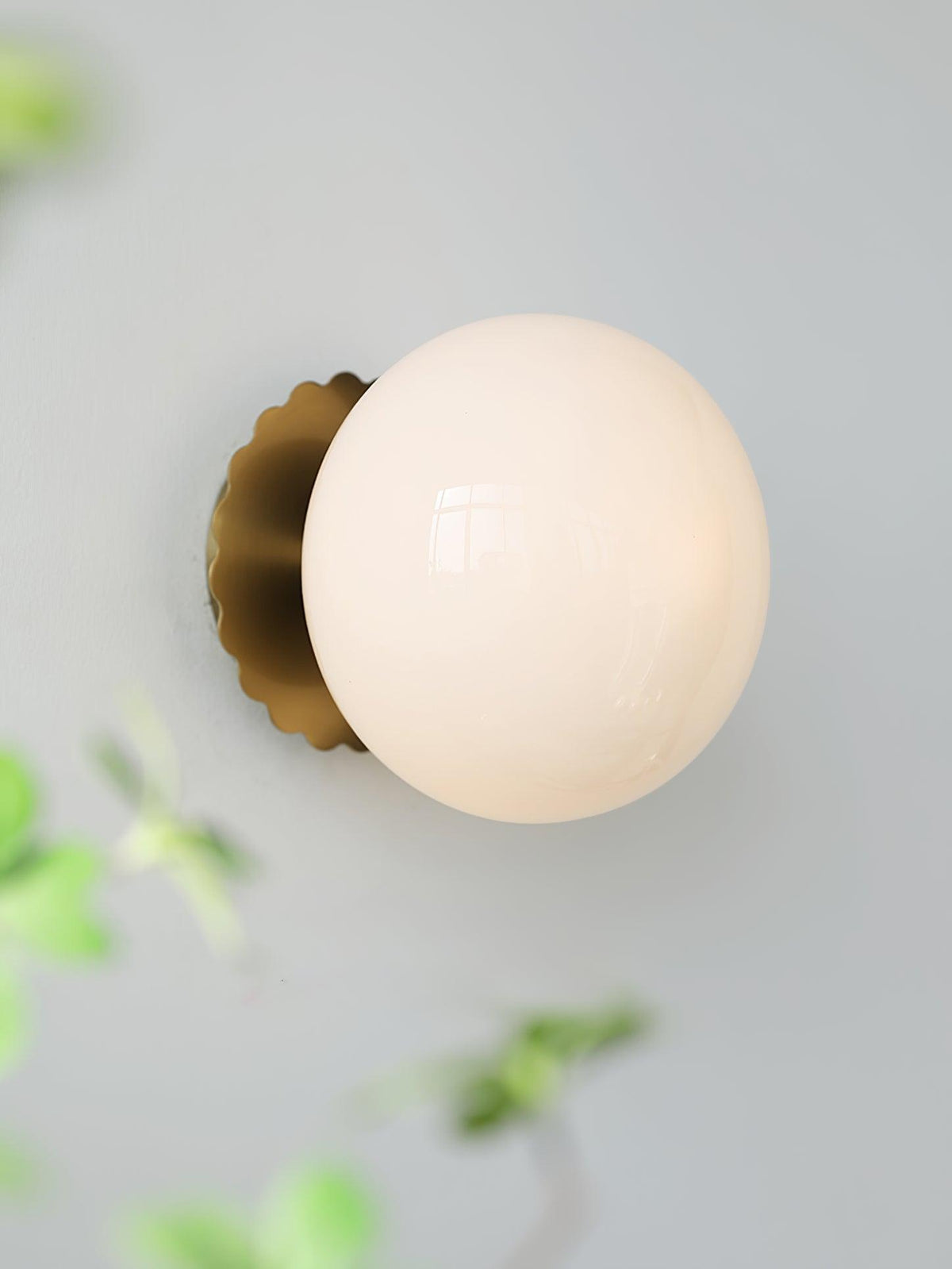 Glass wall lamp with colored diffuser – Dimmable wall & ceiling convertible fixture | Sansoti