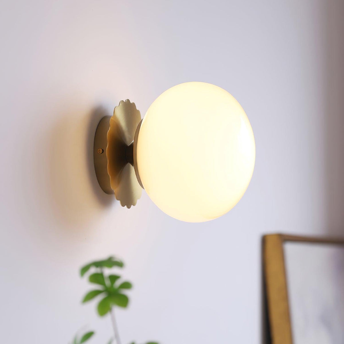 Glass wall lamp with colored diffuser – Dimmable wall & ceiling convertible fixture | Sansoti