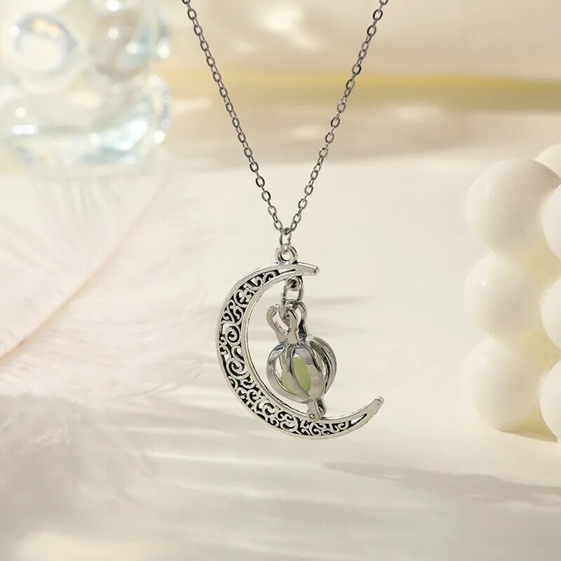 Collier pendentif pierre de lune Acier inoxydable couleur argent Bijou féminin Éclat éthéré Symbole d'intuition | Sansoti