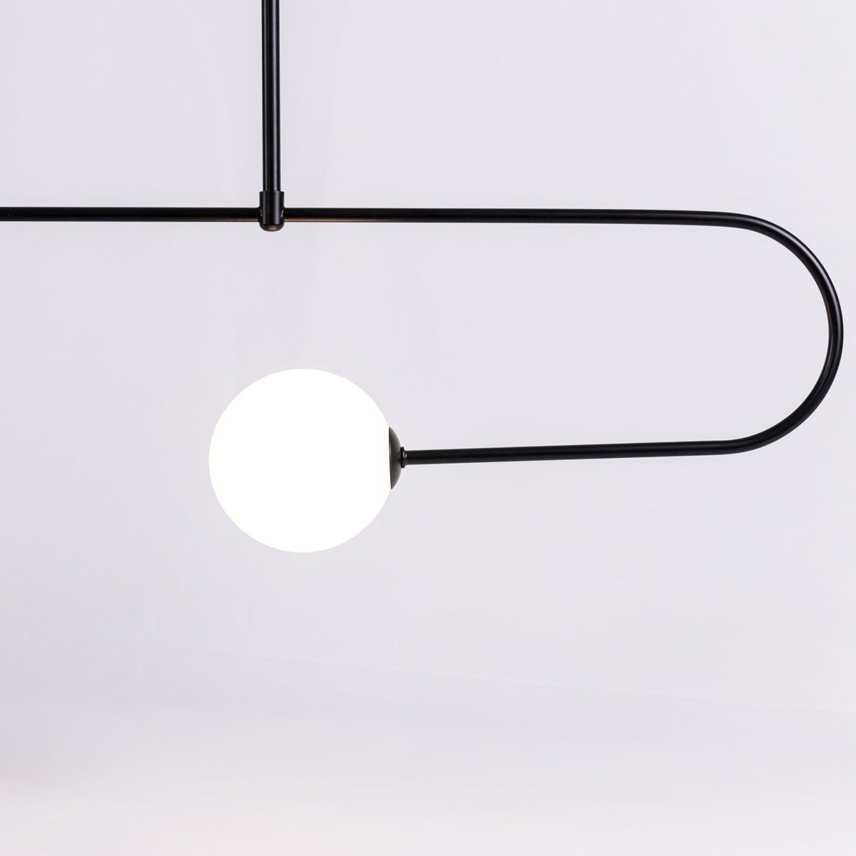 Mobile Deckenleuchte mit Glaskugeln – modernes Design in Messing oder Schwarz – 9 Konfigurationen – G9- und G4-Fassung | Sansoti