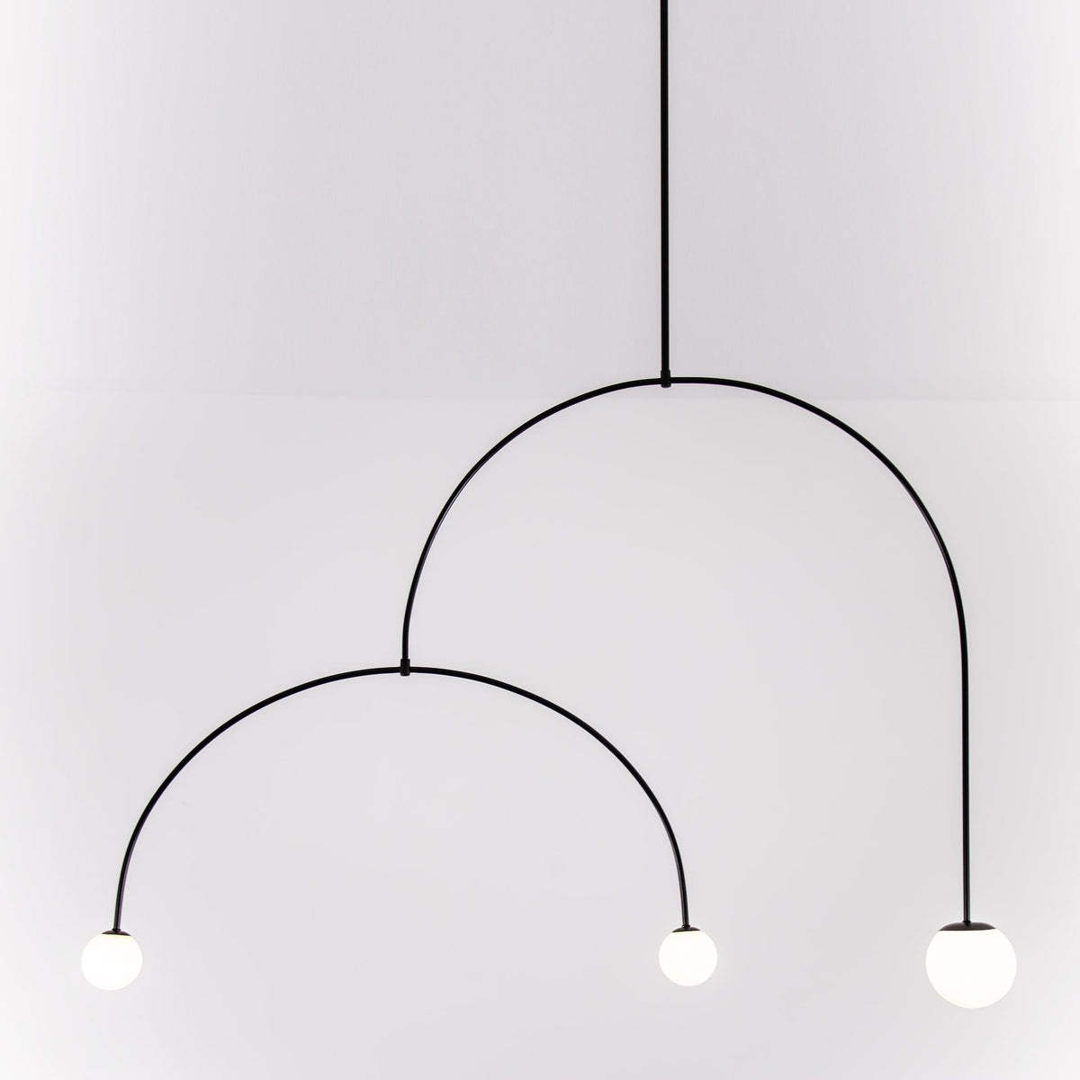 Mobile Deckenleuchte mit Glaskugeln – modernes Design in Messing oder Schwarz – 9 Konfigurationen – G9- und G4-Fassung | Sansoti