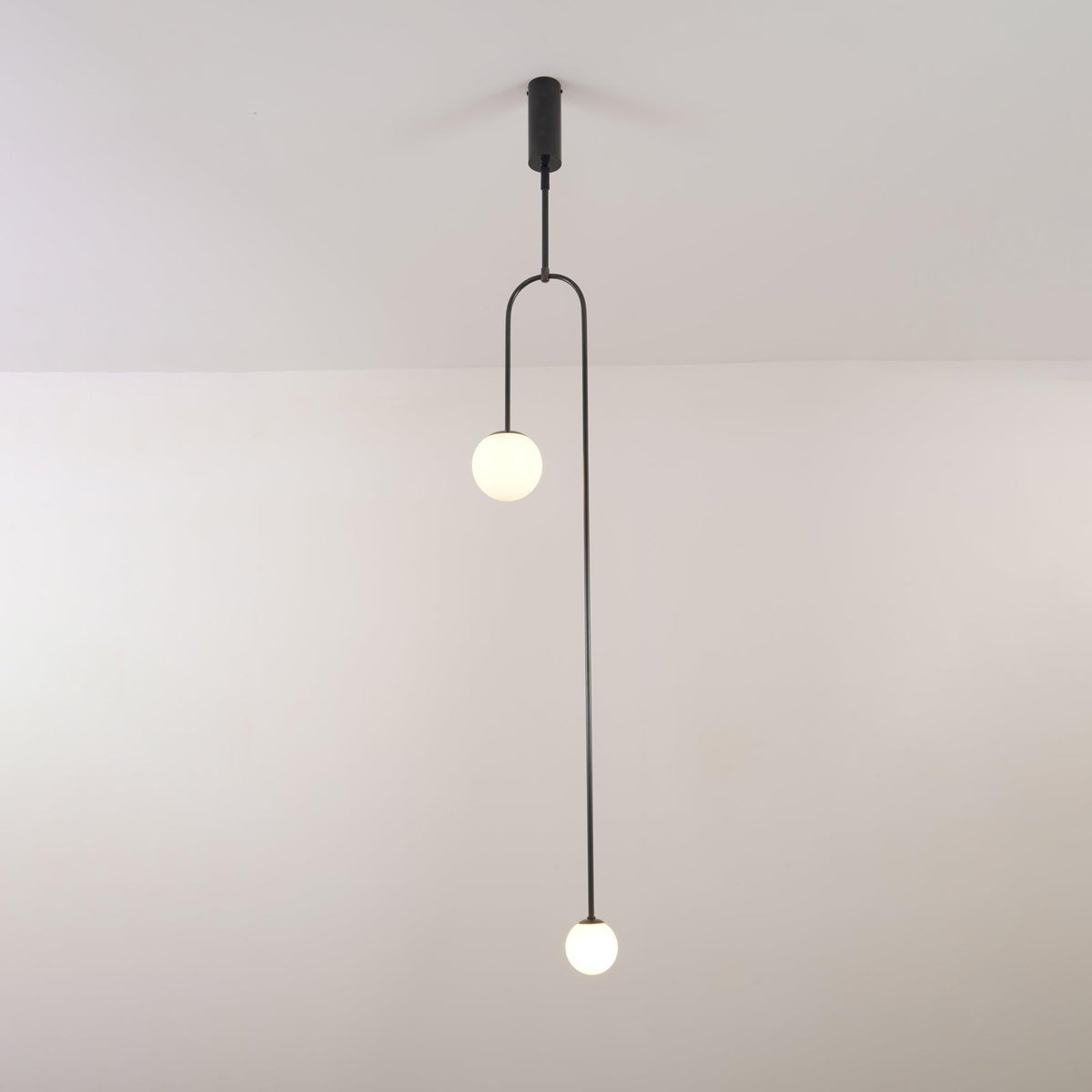 Mobile Deckenleuchte mit Glaskugeln – modernes Design in Messing oder Schwarz – 9 Konfigurationen – G9- und G4-Fassung | Sansoti