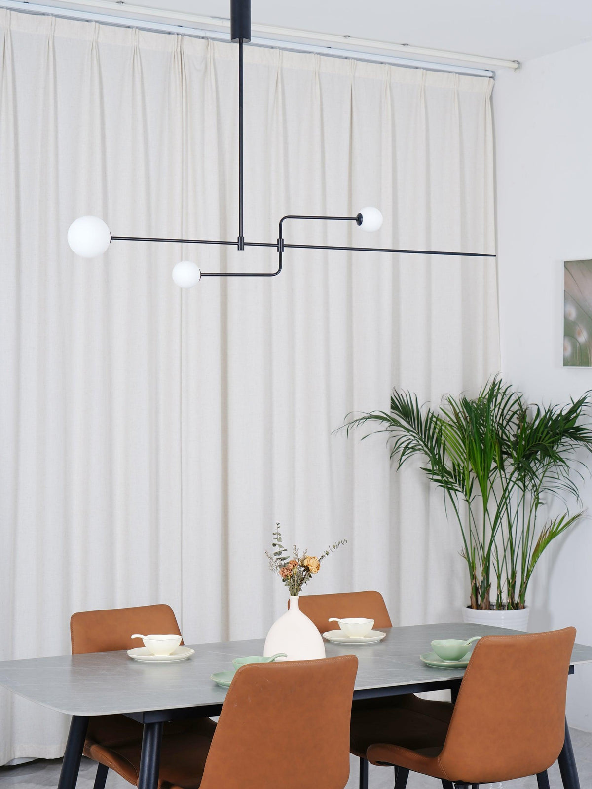 Mobile Deckenleuchte mit Glaskugeln – modernes Design in Messing oder Schwarz – 9 Konfigurationen – G9- und G4-Fassung | Sansoti