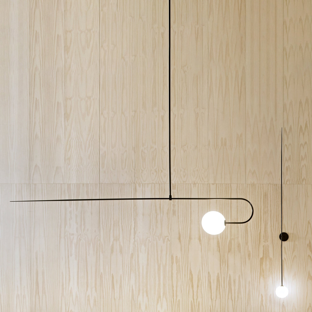 Mobile Deckenleuchte mit Glaskugeln – modernes Design in Messing oder Schwarz – 9 Konfigurationen – G9- und G4-Fassung | Sansoti