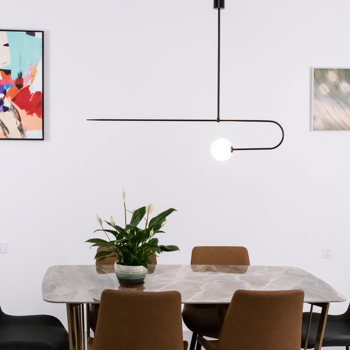 Mobile Deckenleuchte mit Glaskugeln – modernes Design in Messing oder Schwarz – 9 Konfigurationen – G9- und G4-Fassung | Sansoti
