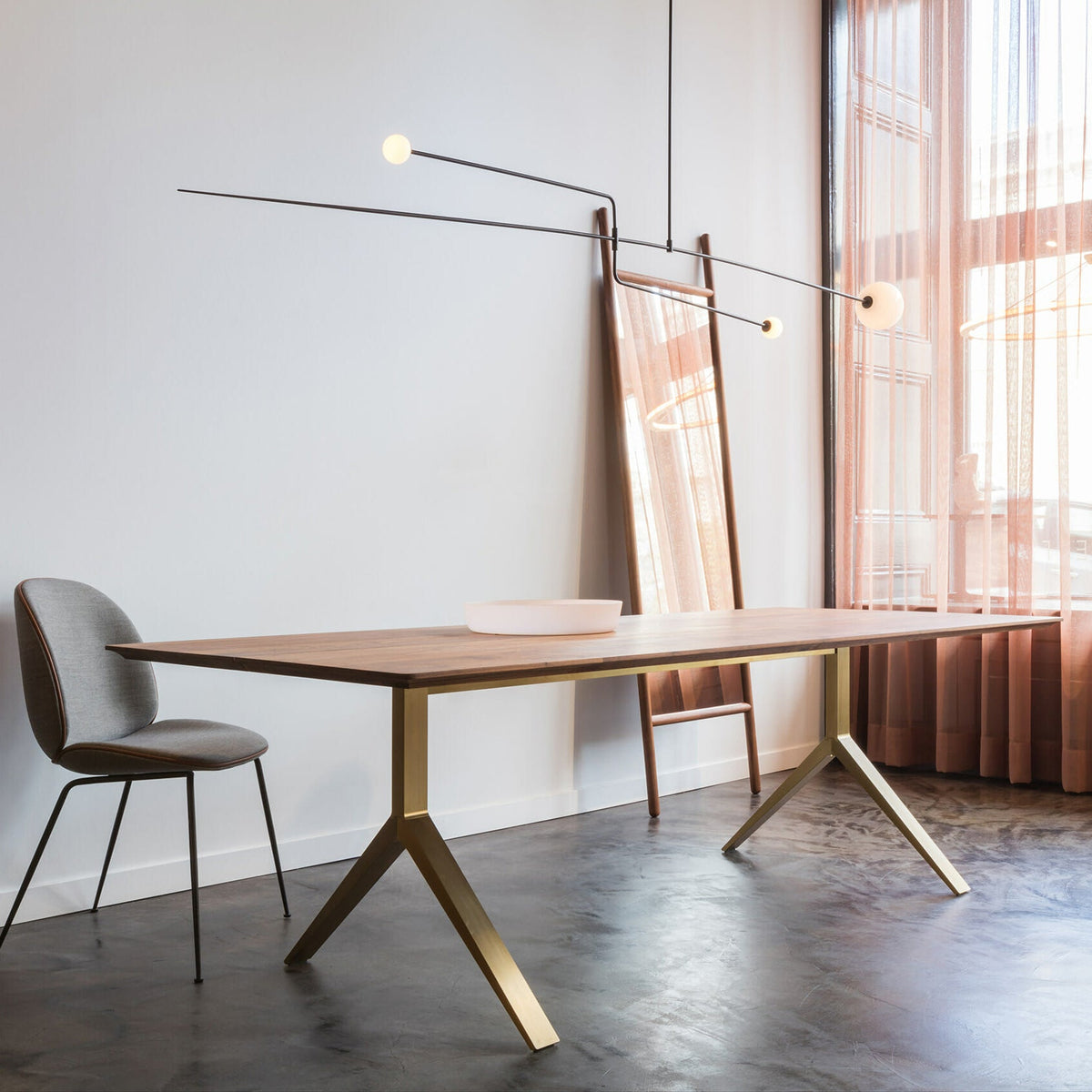 Mobile Deckenleuchte mit Glaskugeln – modernes Design in Messing oder Schwarz – 9 Konfigurationen – G9- und G4-Fassung | Sansoti