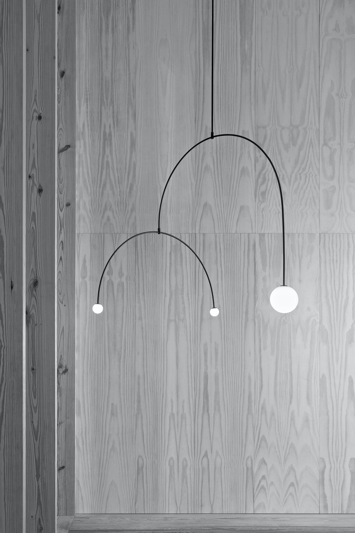 Mobile Deckenleuchte mit Glaskugeln – modernes Design in Messing oder Schwarz – 9 Konfigurationen – G9- und G4-Fassung | Sansoti