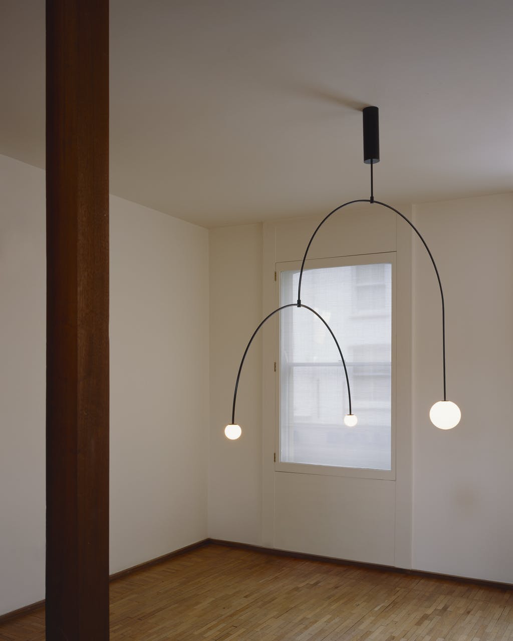 Mobile Deckenleuchte mit Glaskugeln – modernes Design in Messing oder Schwarz – 9 Konfigurationen – G9- und G4-Fassung | Sansoti