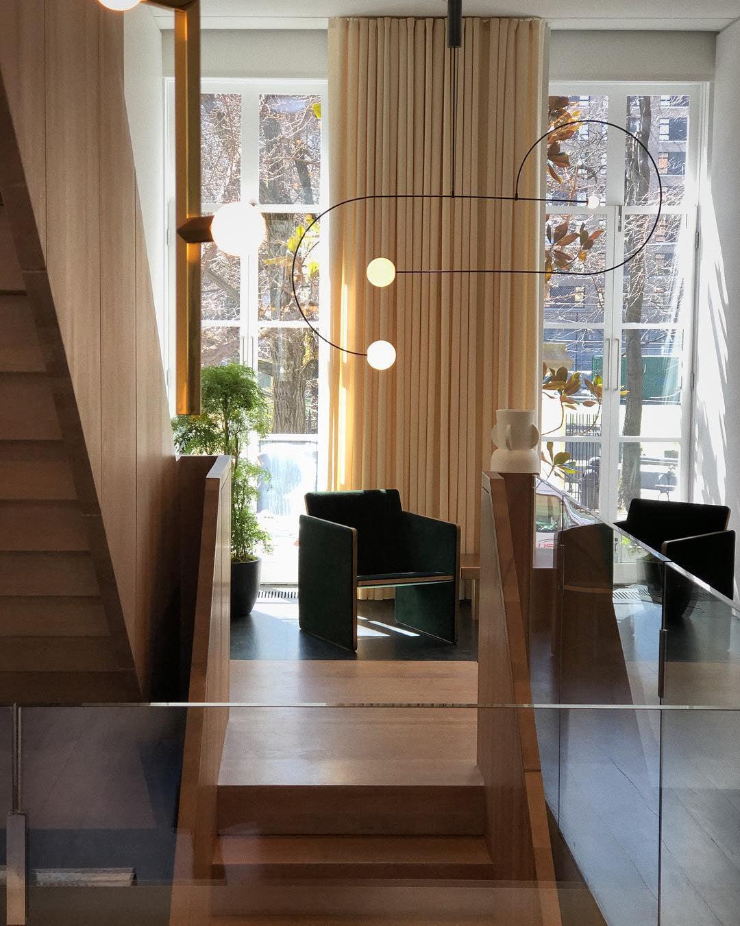 Mobile Deckenleuchte mit Glaskugeln – modernes Design in Messing oder Schwarz – 9 Konfigurationen – G9- und G4-Fassung | Sansoti