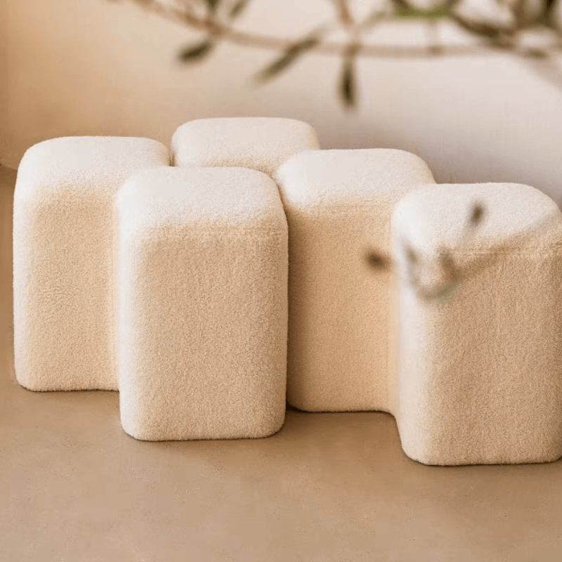 Designerska pufa bouclé do przedpokoju, geometryczna, nowoczesna, biała, beżowa, szara, zielona, skórzana, czarna lub pomarańczowa, jedno-, dwu- lub trzyosobowa | Sansoti