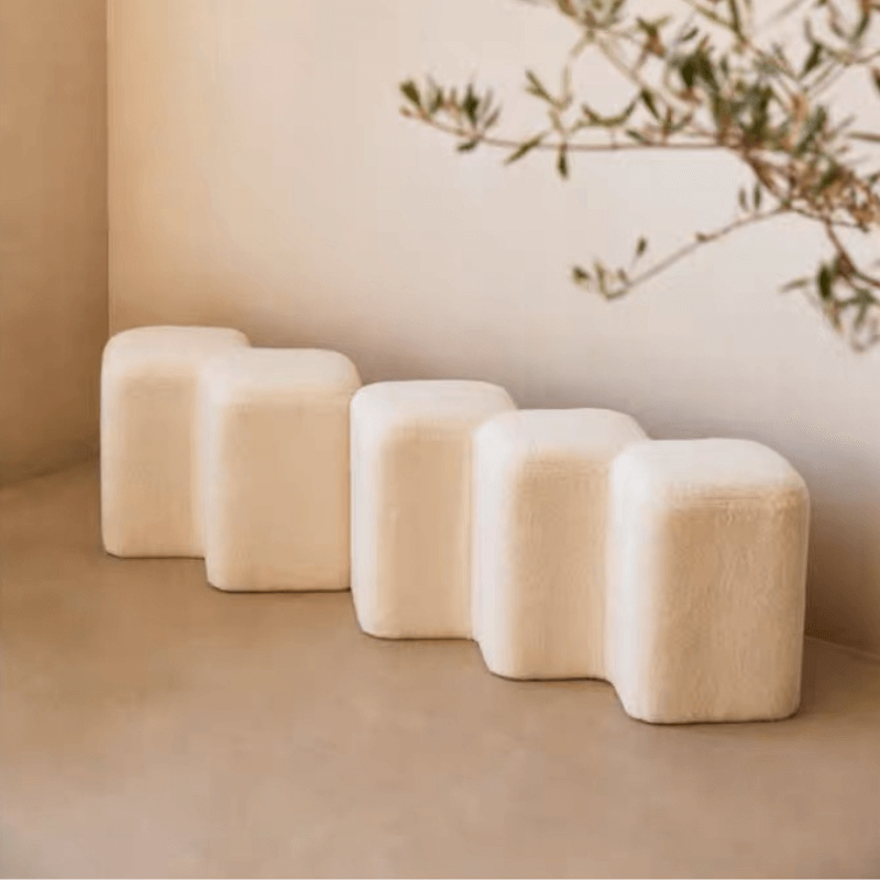 Designerska pufa bouclé do przedpokoju, geometryczna, nowoczesna, biała, beżowa, szara, zielona, skórzana, czarna lub pomarańczowa, jedno-, dwu- lub trzyosobowa | Sansoti