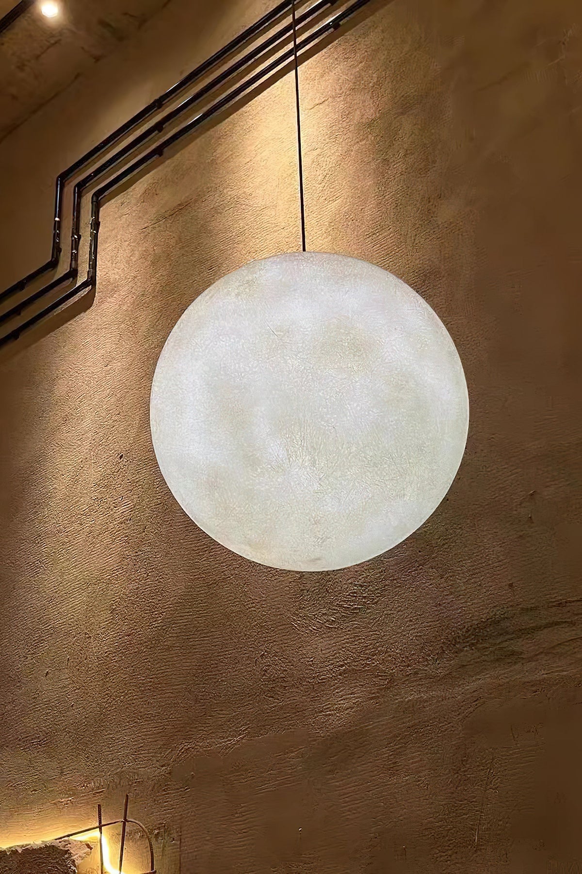 Suspension Lune – Texture Réaliste – 8 Tailles Disponibles – Boule de Lune Romantique pour Chambre Salle à Manger Chambre d’Enfant – Lumière Chaude Dimmable – Adaptateur Plafond Incliné Inclus | Sansoti