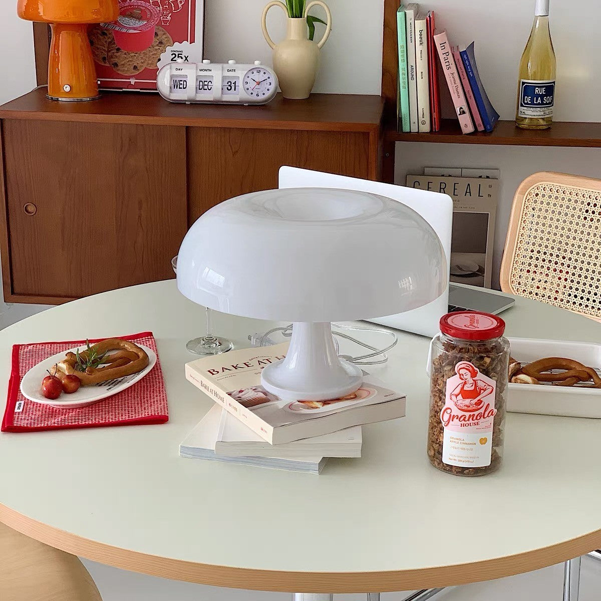 Mushroom-Shaped Table Lamp with 4 Light Sources and Dimmed Retro Atmosphere | Sansoti