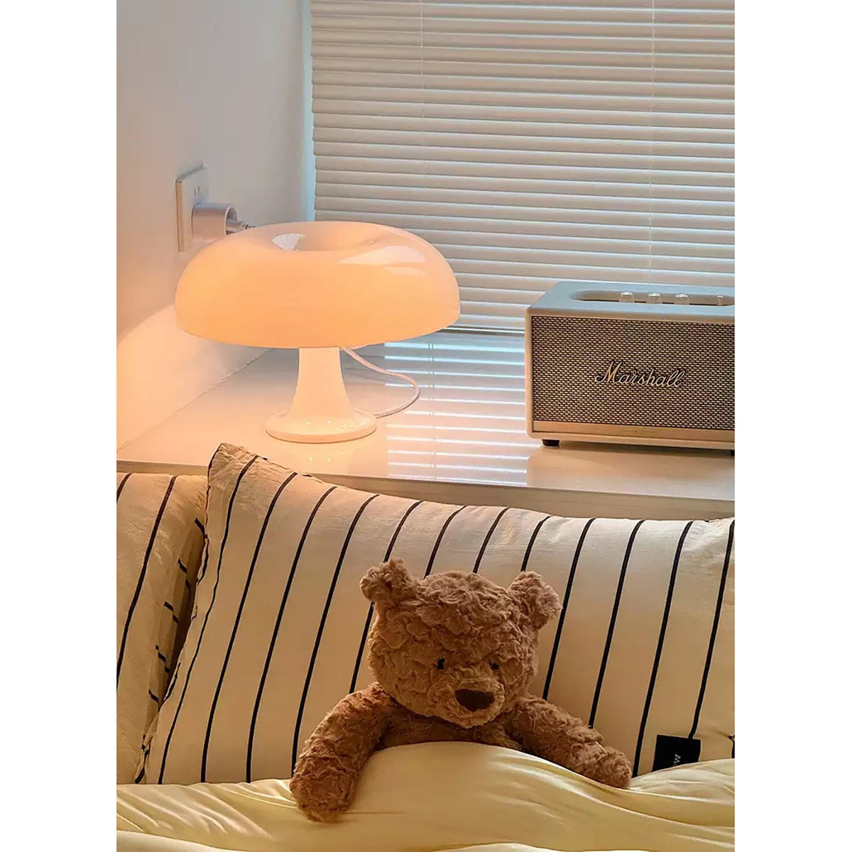 Mushroom-Shaped Table Lamp with 4 Light Sources and Dimmed Retro Atmosphere | Sansoti
