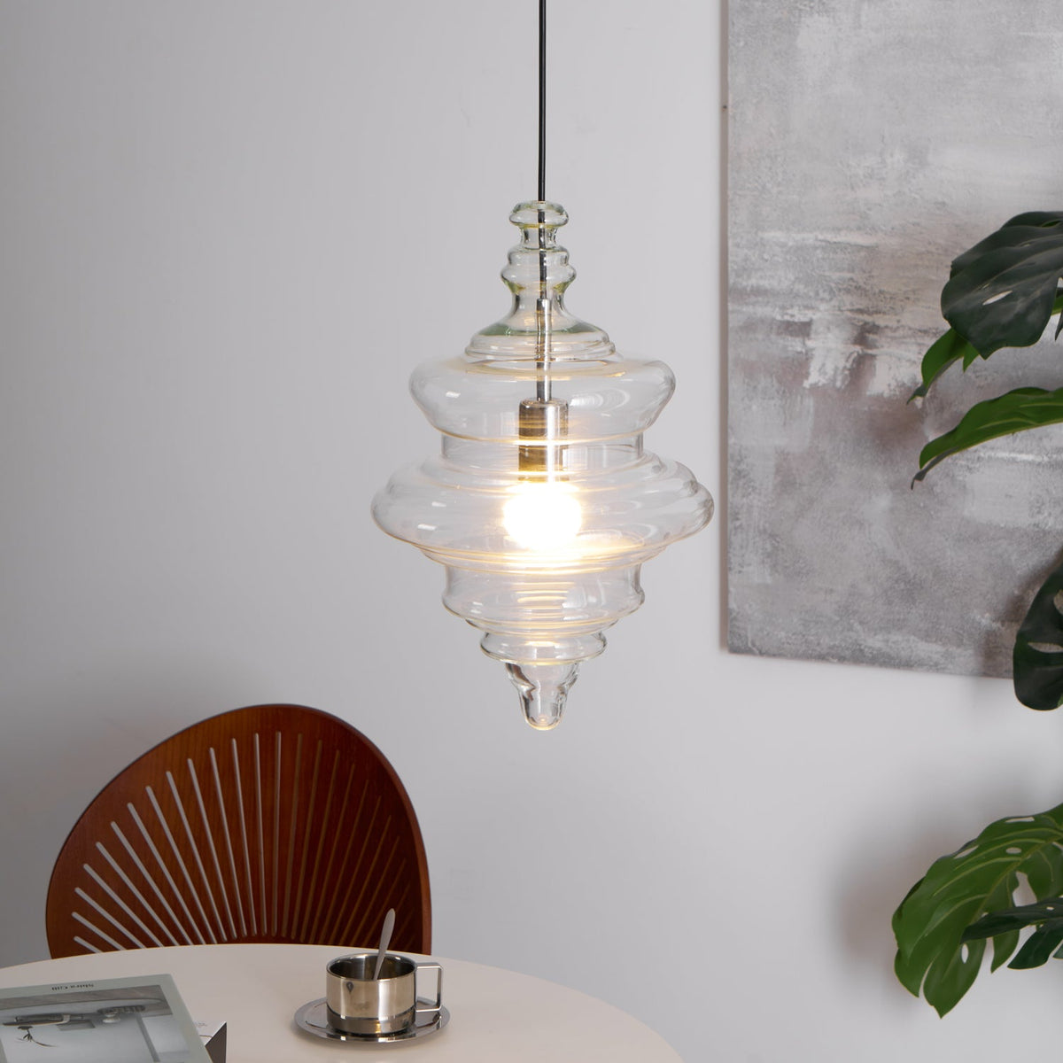 Suspension inspirée de l'Opéra Métropolitain avec silhouette fluide – verre fait main transparent, opale ou ambre – câble réglable 150 cm | Sansoti