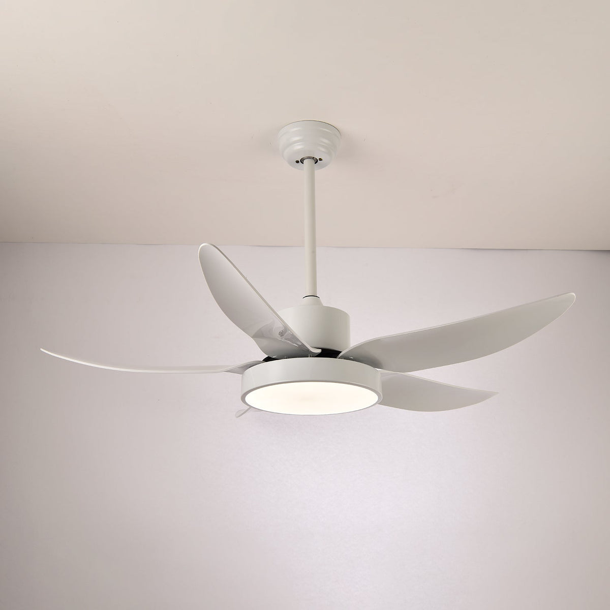 Moderner Deckenventilator Auron mit integrierter LED-Beleuchtung | Leise & stilvoll | Sansoti