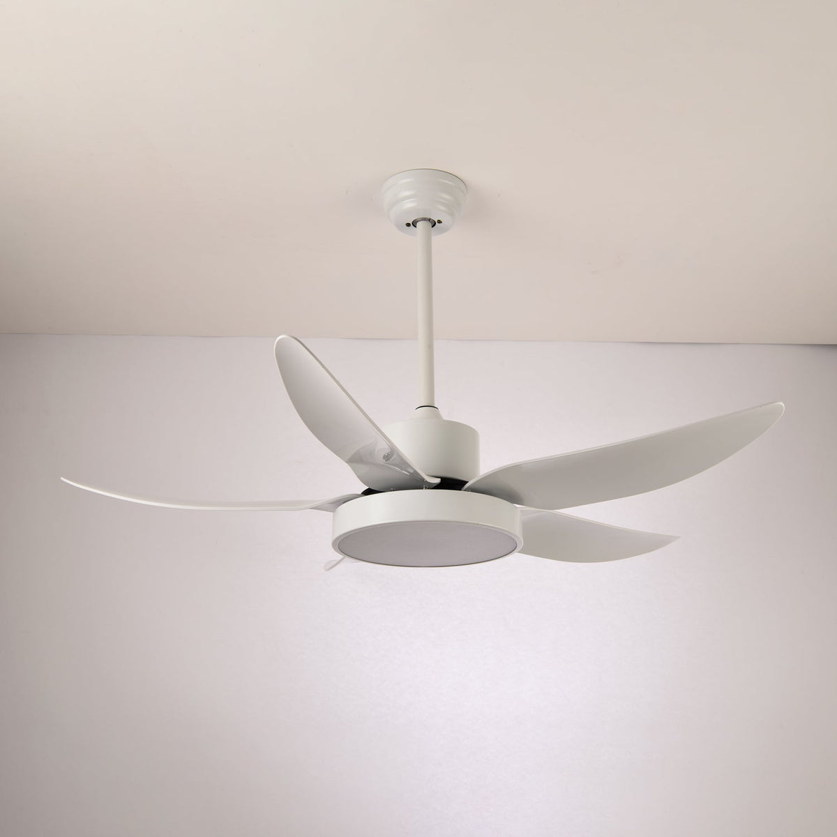 Moderner Deckenventilator Auron mit integrierter LED-Beleuchtung | Leise & stilvoll | Sansoti