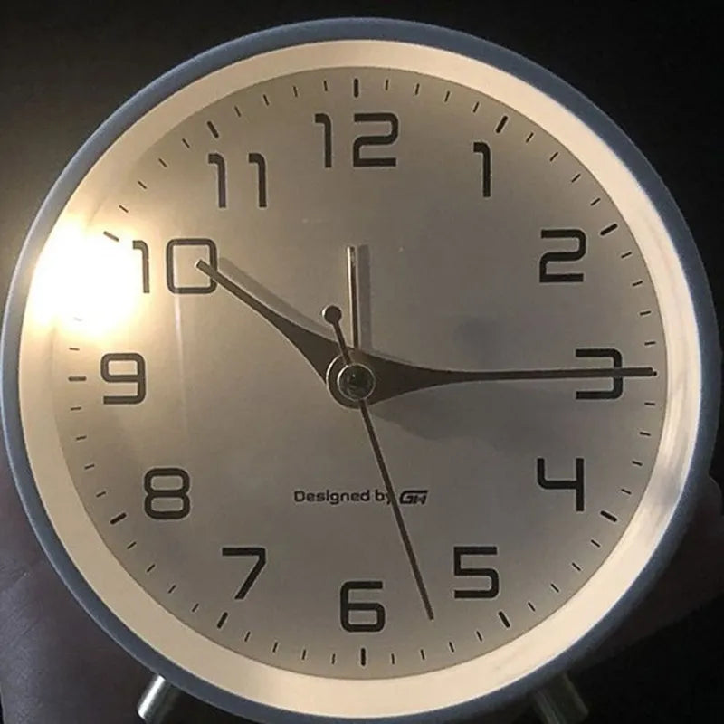 Scandinavische tafelklok, stil uurwerk, metaal en glas, voor slaapkamer en woonkamer, modern | Sansoti