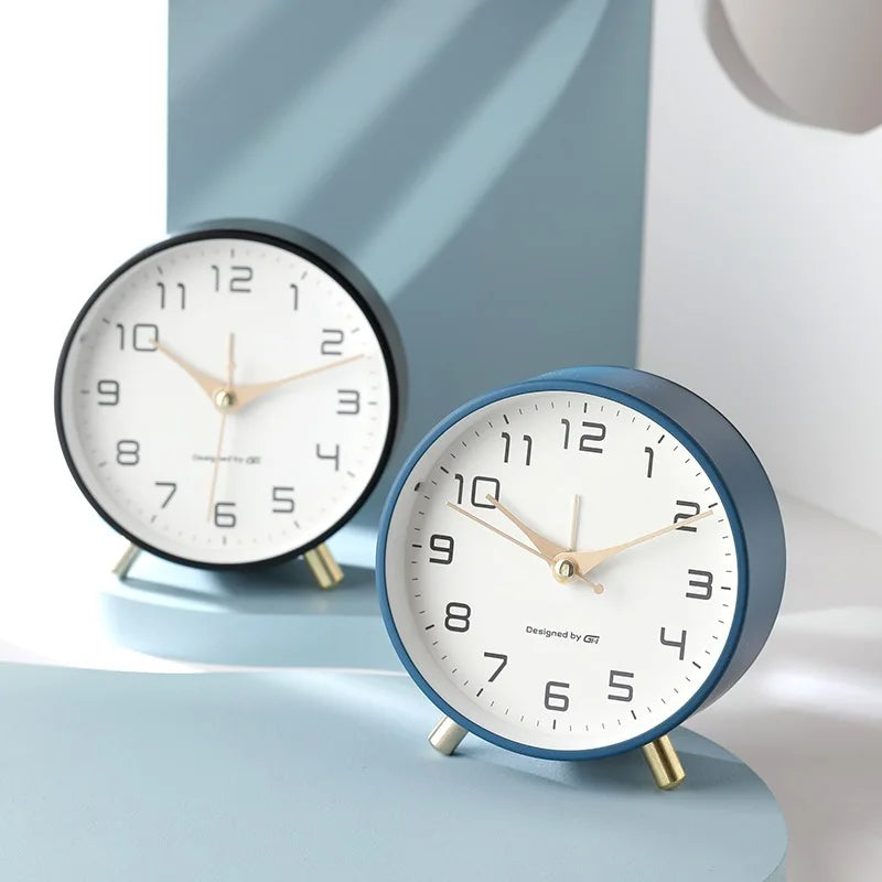 Scandinavische tafelklok, stil uurwerk, metaal en glas, voor slaapkamer en woonkamer, modern | Sansoti