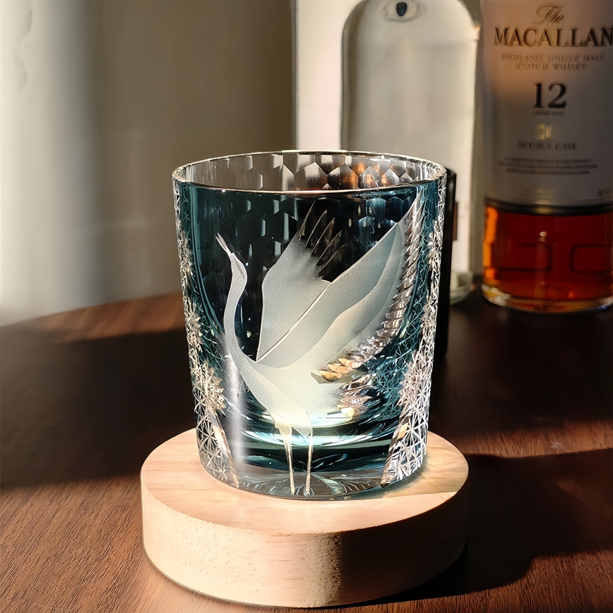 Japanisches Whiskyglas mit Kranichmotiv und Holzpräsentationsbox – handgeschliffenes Kristall für Whiskyliebhaber | Sansoti