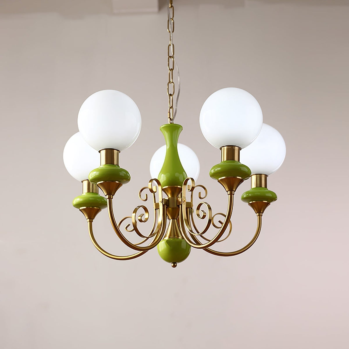 Glas-Kronleuchter mit Eisenrahmen in Grün, Gold und Weiß, 3-5-8 Lampen, Pendelleuchte für Esszimmer und Wohnzimmer | Sansoti